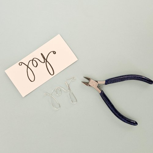 Margot Potter's Write On Necklace - , Contemporary Wire Jewelry, Wire Wrapping, Wrapping, Wire Wrapping Jewelry, Design, Cut off any excess wire 